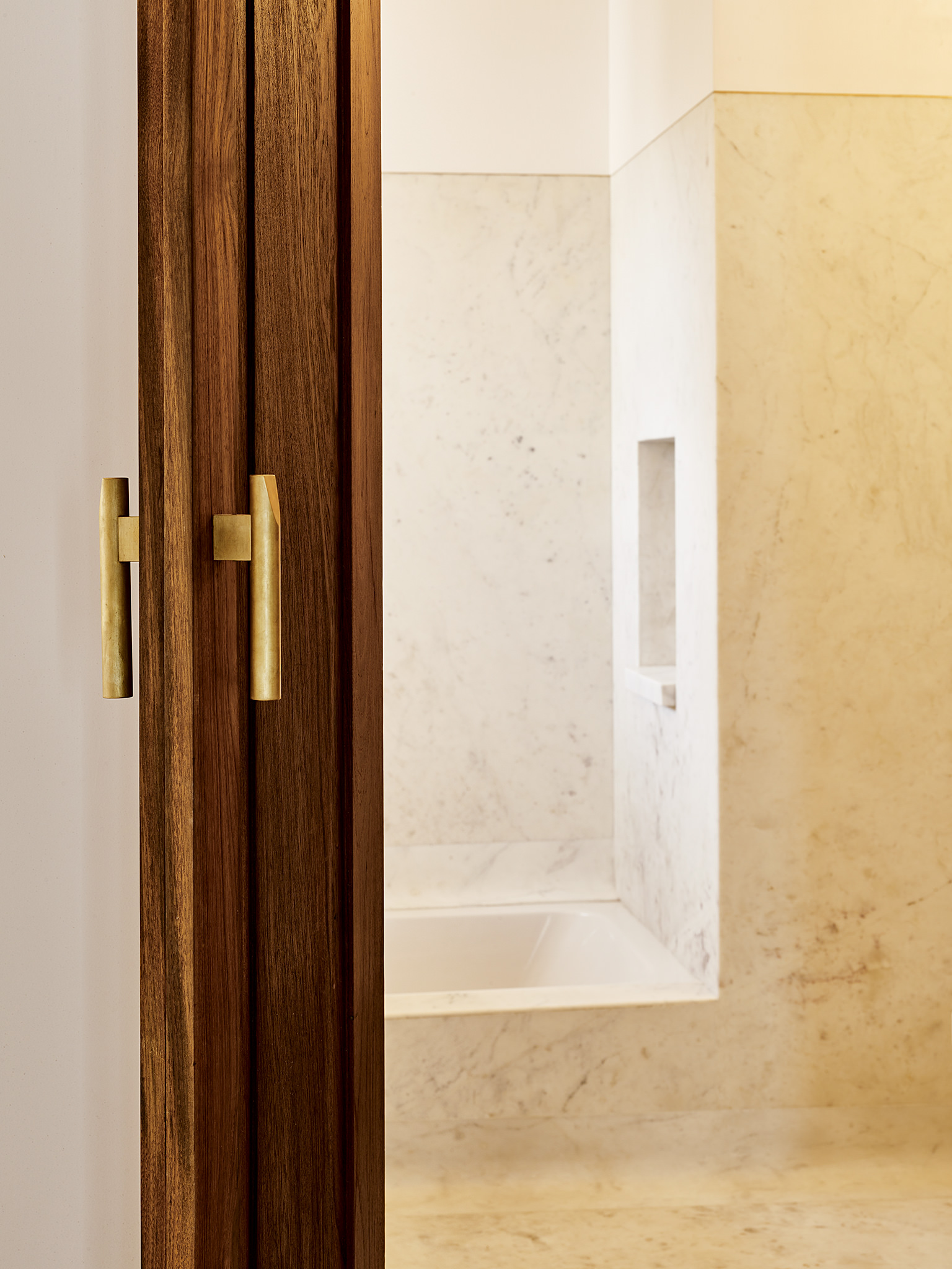 E16581 · Case Design · Napean Sea Road